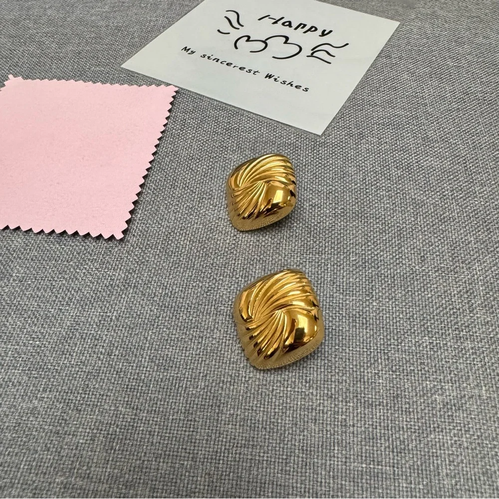 ✨🆕CLARA Gold Earrings | Stainless Steel 18K PVD Gold✨ - Picture 9 of 17